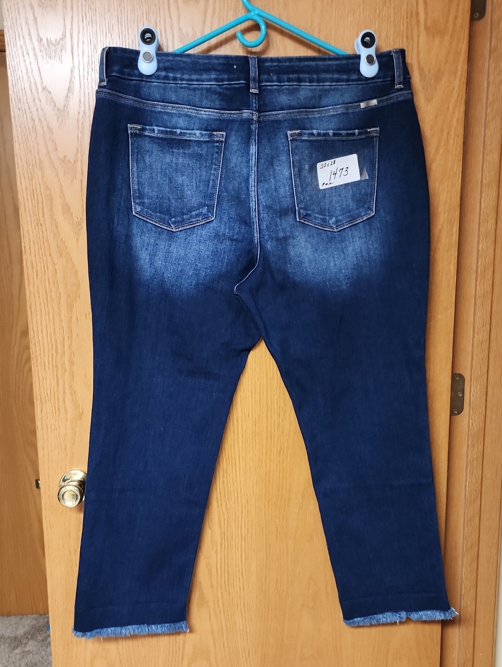 KanCan Dark Blue Cropped Stretch Jeans womens 22x28 number 1473